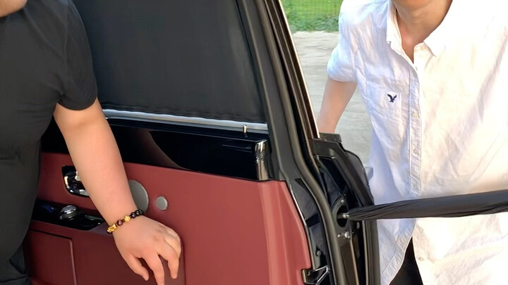 รางวัลออสการ์โรลส์-รอยซ์กับร่ม