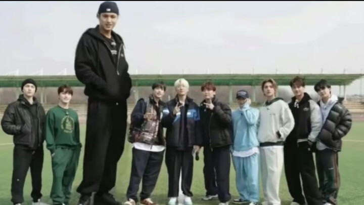 Kim Min-kyu: A Giant-Sized Idol