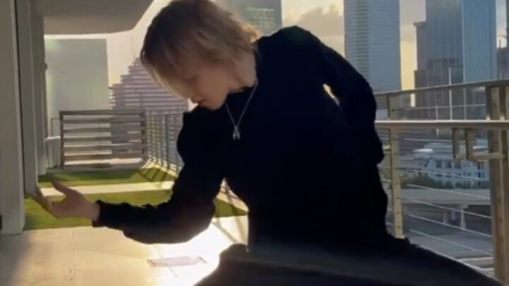 Holy crap, what year is it now!! Jimin’s dance clip has been updated!!