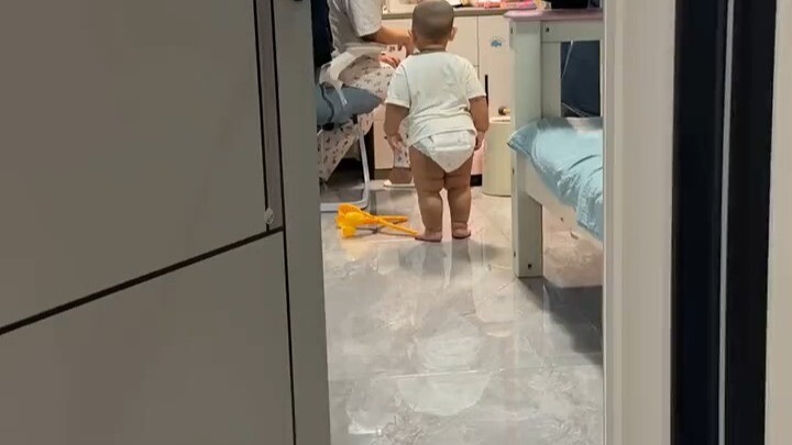 Kami juga nggak tahu apa sih yang bikin kamar kakak begitu magis