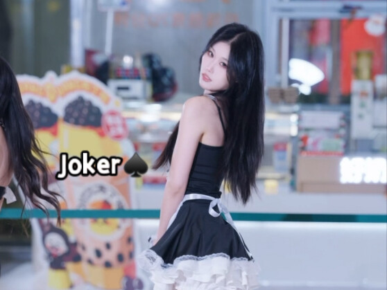 Đằng sau một gương mặt xinh đẹp là hàng loạt gương mặt xinh đẹp khác.