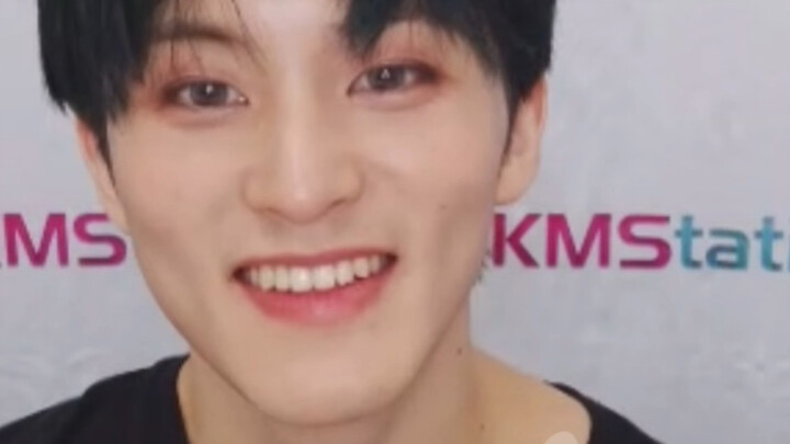 دعوت لي ماك ليشوفني أغني "سموذي" (بس مش حقيقي!)