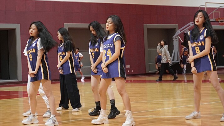 04女高中生｜篮球比赛啦啦队翻跳DunDun