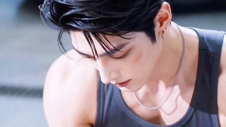 ย้อนกลับไปตอนที่ได้สวมบทภรรยาแสนอ่อนโยนของสามีสุดหล่อผู้ดูหยาบกร้าน นางเอกตัวเล็กน่าเอ็นดูก็ทั้งแสร้