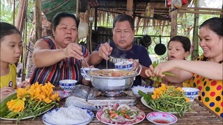 Sức Mồ Hôi với Nồi Lẩu Thái Chua Ngọt Ăn Lúc Trời Đang Mưa| TKQ & Family T819