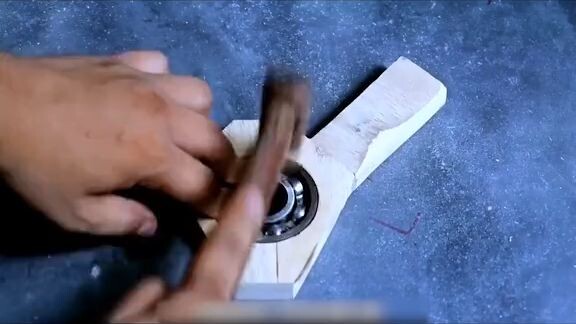 SIMPLE MOTOR GENERATOR WITH SYRINGE AND MAGNET