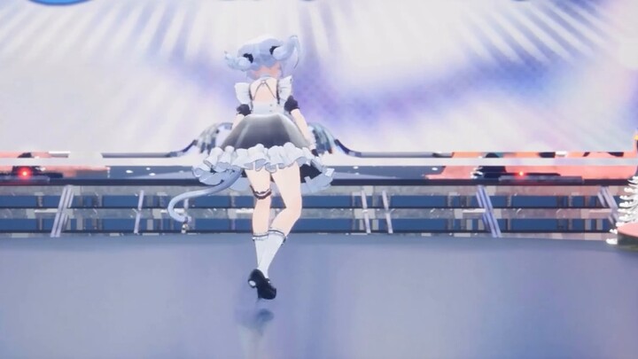 【Elsa】The big white cat rolled over on the ground after dancing