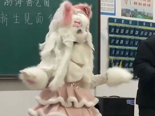 怎么有人敢穿兽装在学校跳queencard呀！翻跳-Cccat