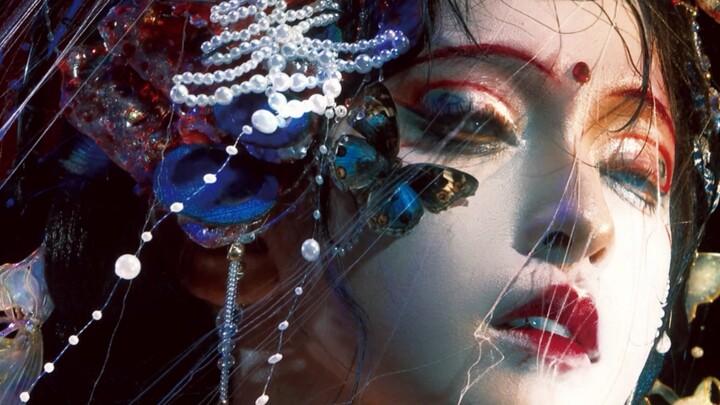 “Kupu-kupu mati di awal musim semi.”