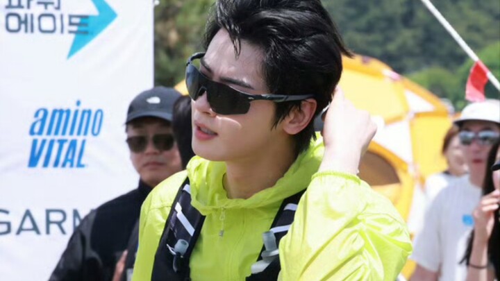 【Cha Eun-woo】Chạy xong 11 km mồ hôi đầm đìa mà càng đẹp trai hơn
