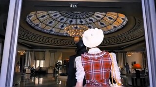 在任何地方居住超过10天就会被追捕她们只能永无止境的逃跑 ." "我们在躲谁 "