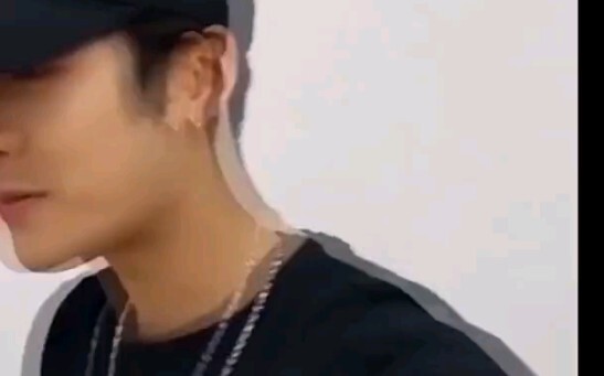 كيف يكون شعور أن يقبّلك وانغ جيا얼؟ أنا بالكاد شاهدت الفيديو بضع عشرات المرات!