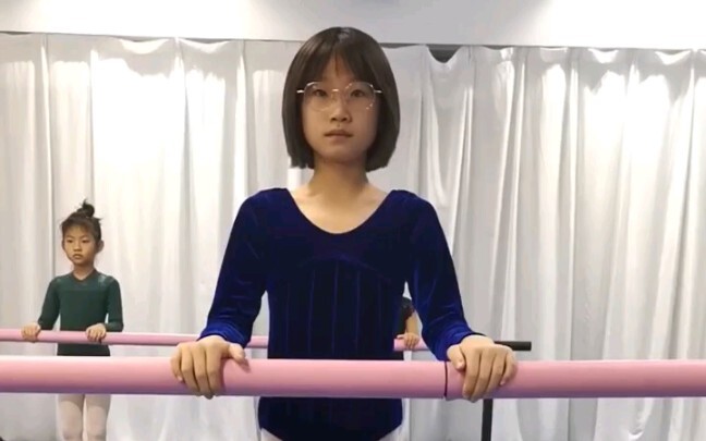 [Ba lê Dimple] Em hy vọng sẽ tiến bộ một chút trong mỗi lớp học và kiên trì từng ngày.