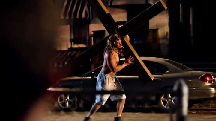 Hãy dũng cảm mà làm! Chúa Giê-su hút thuốc ở khu Nam vác thập giá