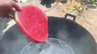 Watermelon is more delicious when fried. Don’t believe me, why not try it? Just try it!