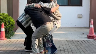 兄弟齐心 伤的不轻