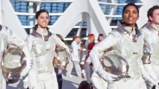 女孩想通过徽章来完成星际旅行