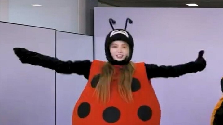 Fu Yaning snake version of Ladybug – raw footage (with a comparison to the official version)