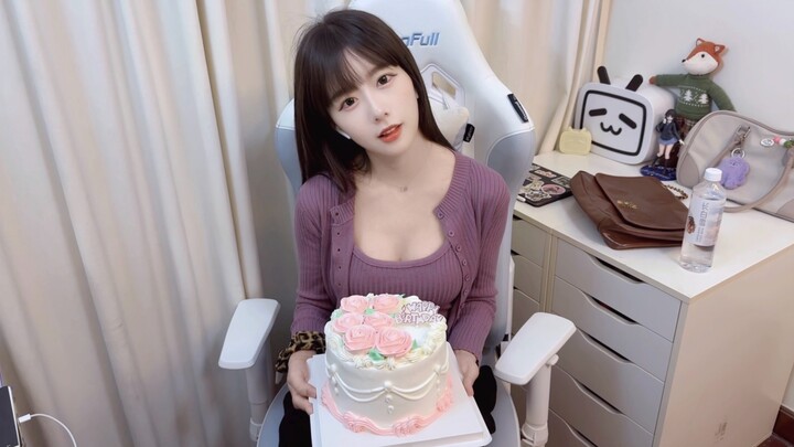 Selamat ulang tahun ke-29 untuk wanita dewasa ini!