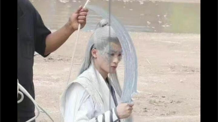 Tan Jianci looks like Xiang Liu, with a silver mask and bow and arrow? So handsome and awesome