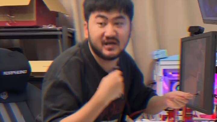 Guys, the prank on Liu Peijia has officially begun—let's come up with some ideas to keep tormenting 