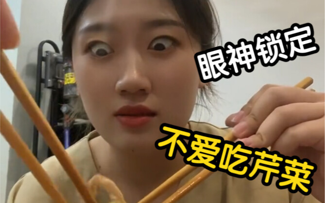 Ai từng gặp tôi đều biết tôi rất “đầm tính”, “kín đáo” và “mắc hội chứng sợ xã hội”.