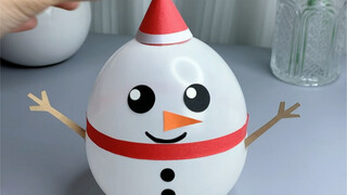 It's snowing, and it's fun to make a cute little snowman tumbler with balloons.
