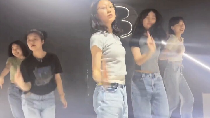 การแข่งขันเต้นรำ จินไฉ่ ม.ต้น ม.ปลาย ม.ปลาย รุ่นที่ 20 "เค้ก" - ITZY
