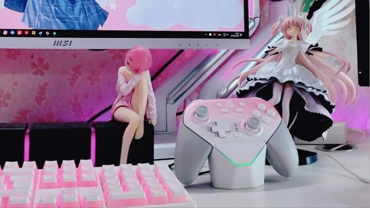 จอยเกมไร้สาย+แท่นชาร์จ=จบ 🤍 GameSir Super Nova สีขาวชมพูคือขึ้นกล้องมาก วางบนโต๊ะคือสวยจริง