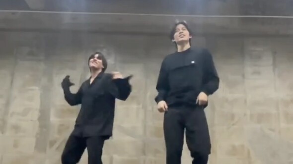 【คลิปเต้น Pond ฉบับไม่ครบ】ชอบมากเลยอะ เต้นกับขนมปังนี่สุดยอด แถมเต้นแบบเกิร์ลกรุ๊ปก็สวยมากด้วย!!