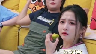 关晓彤是在演当代年轻人吧