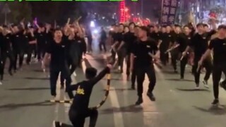 "Dance" shows the mighty and domineering of the men of the Chen family. The "burning war dance" make