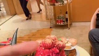 三月再见，四月你好！愿接下来的一切都会顺遂人愿，春光美好，春光易逝，四月，终是温暖而向上的，而最好的时光就是此时、此刻、此身、此地。