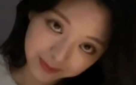 Thân Hữu Na: Yuna bối rối vì logo của dịch vụ giao đồ ăn