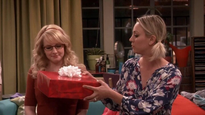 [TBBT] ประสาทรับกลิ่นของเบอร์นี่ดีขึ้นหลังตั้งครรภ์ และเพนนีก็ปฏิบัติกับเธอเหมือนสุนัขล่าเนื้อ