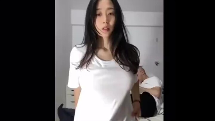 Cái quái gì thế này, đáng sợ quá, to dữ lắm!