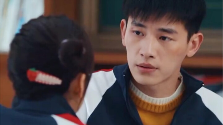 Major social death moment: My pants split open and the whole class saw it. #XinYunlai#ChenYouwei