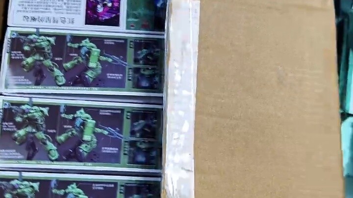 Bagaimana rasanya merakit 100 Zakus sekaligus? Mulai seluruh proses!