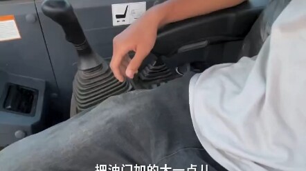 铲斗里塞满土怎么办？