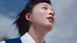 Quảng cáo mới 2025 của Pocari Sweat, ánh nắng, mồ hôi, nụ cười, chạy bộ, tuổi trẻ mãi không bao giờ 