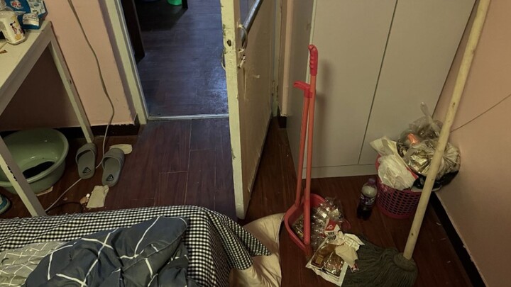 จะสิ้นหวังแค่ไหนเมื่อเจอเพื่อนร่วมห้องที่น่าขยะแขยงเหมือนแมลง