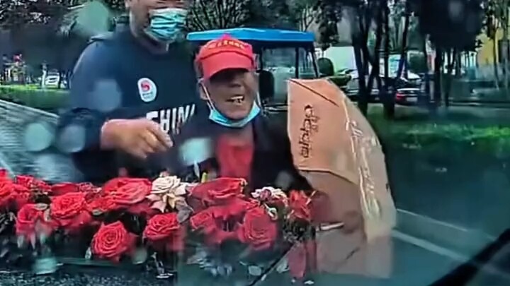 ใครเป็นคนปลูกฝังขนบธรรมเนียมของที่นี่กันนะ? ทำไมมีเยอะแยะขนาดนี้