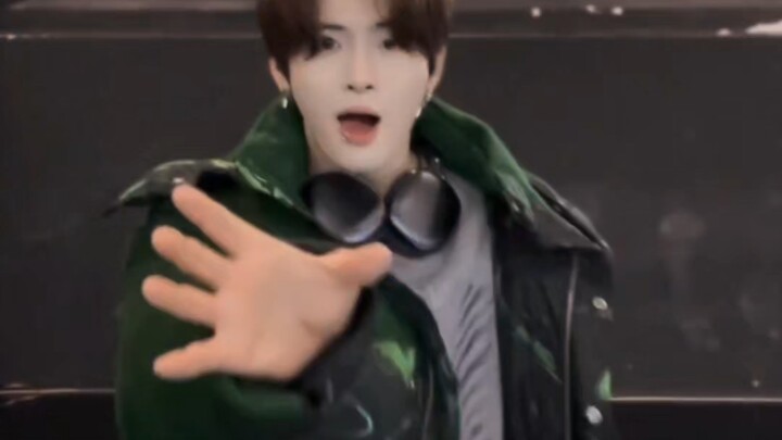 Ternyata idola pria bisa menari tarian girl grup tanpa berlebihan, ya?