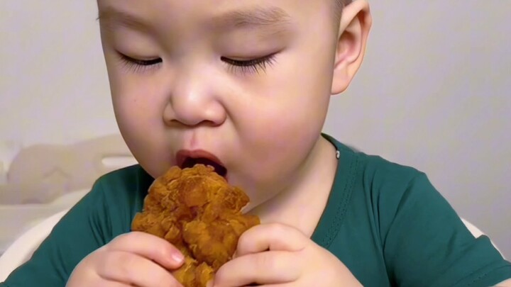 ลูกมนุษย์กินข้าวแบบดื่มด่ำ