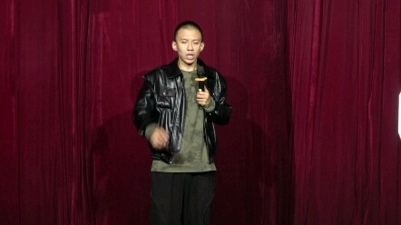 หลังจากที่คุณหมกมุ่นกับการดูวิดีโอสั้นอย่างบ้าคลั่ง - ฟู่หางในโชว์เดี่ยวไมโครโฟน