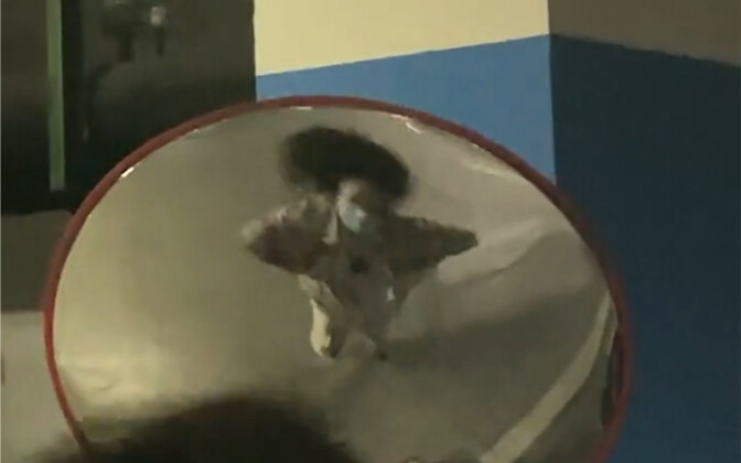 Ông hoàng khiêu vũ trong hầm để xe