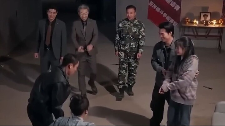 เทพหมัดในตำนานลาวงการไปแบกของ แต่กลับถูกอันธพาลดักป่วนกลางทางแบบไม่คาดฝัน…ตอนจบเดือดสุด!