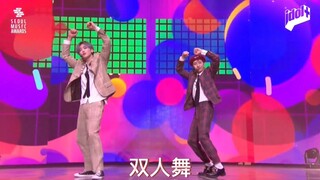 Ai ngờ chưa đầy 30 giây đã thay đến ba người đàn ông