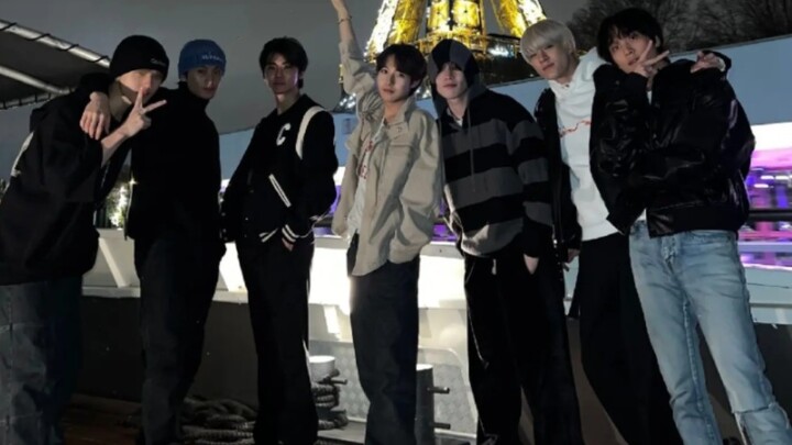 Seven people, seven colors—each one handsome in their own way.