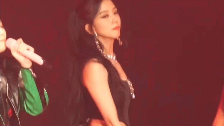 Lolita Kekerasan Kim Ji-soo Tutup Konser Typa Girl Seoul Jisoo Straight Shot